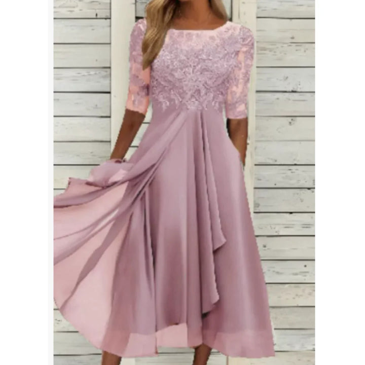 Damen Midi-Kleid mit Spitzenoberteil und 3/4 Ärmeln in Burgunderrot aus hochwertigem Stoff mit elegantem Design.
