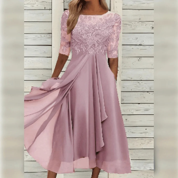 Rosa Damen Midi-Kleid mit Spitzenoberteil und asymmetrischem Saum, ideal für festliche Anlässe, elegant und feminin.