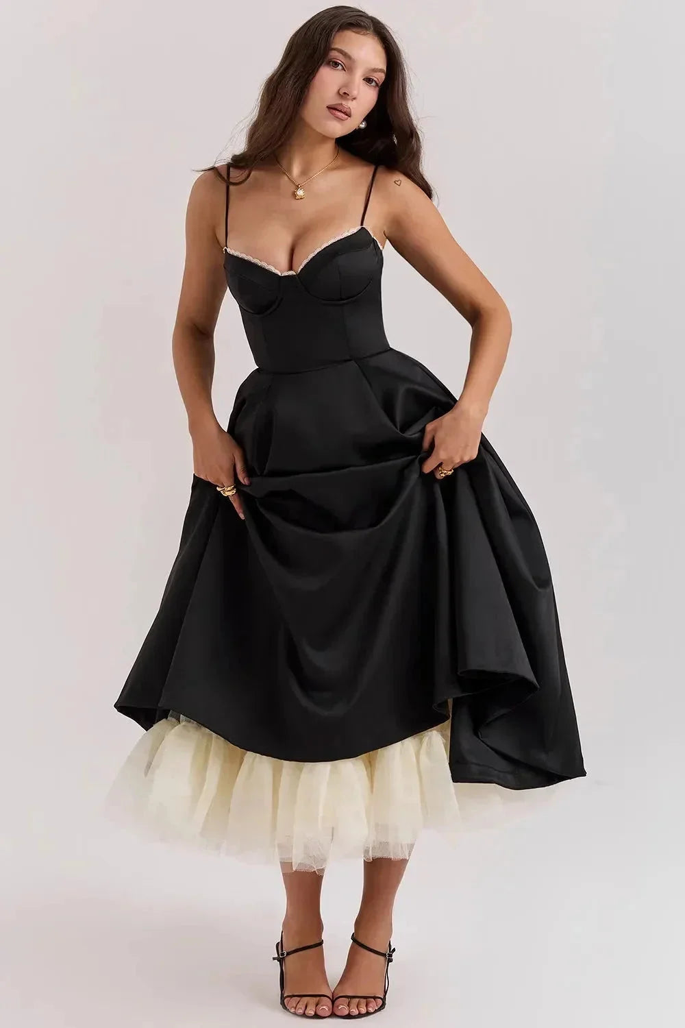 Damen Midi-Satin-Kleid in Schwarz mit Cremefarbenem Tüll – High-quality product image.