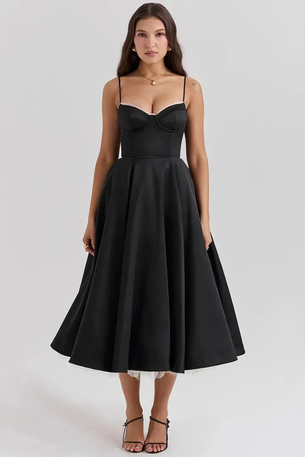Damen Midi-Satin-Kleid in Schwarz mit Cremefarbenem Tüll – High-quality product image.