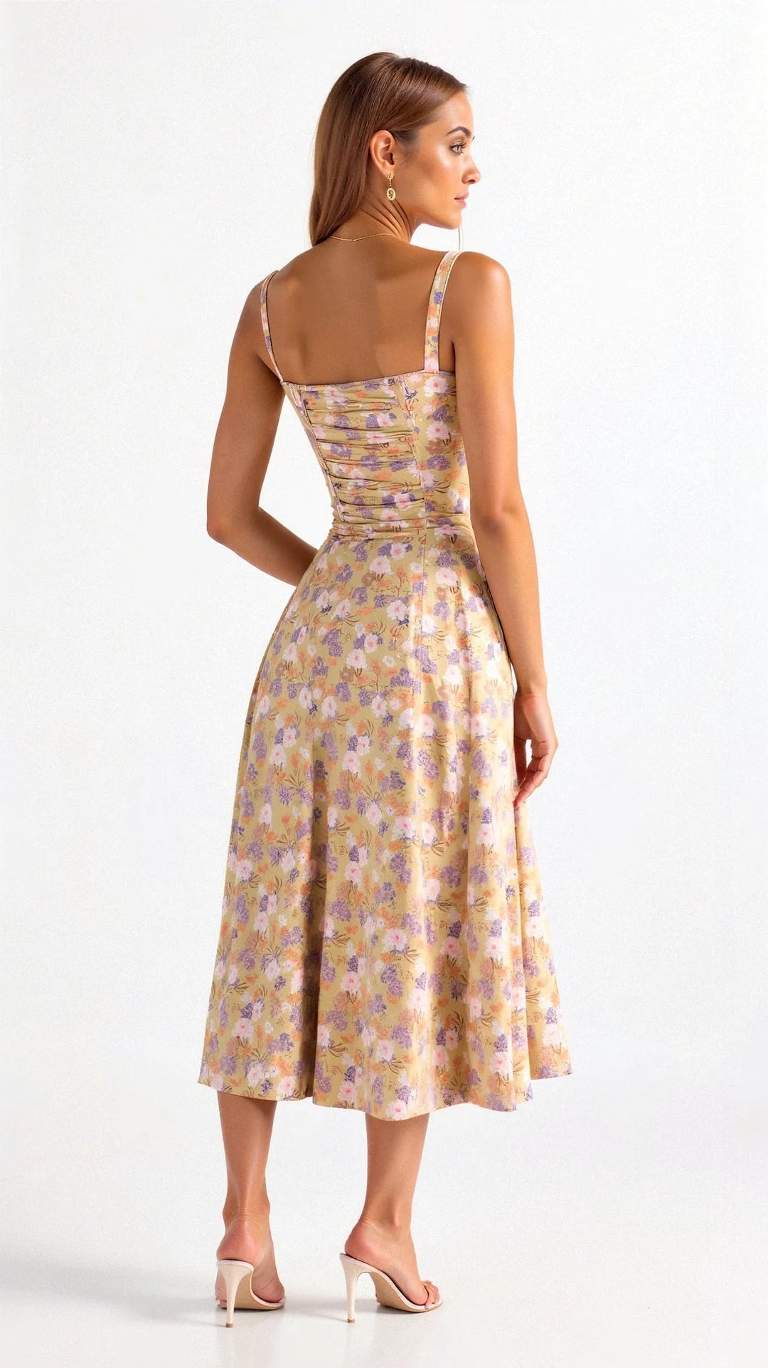 Damen Midikleid aus leichtem Stoff mit floralem Muster und Schnürdetail, ideal für den Sommer.
