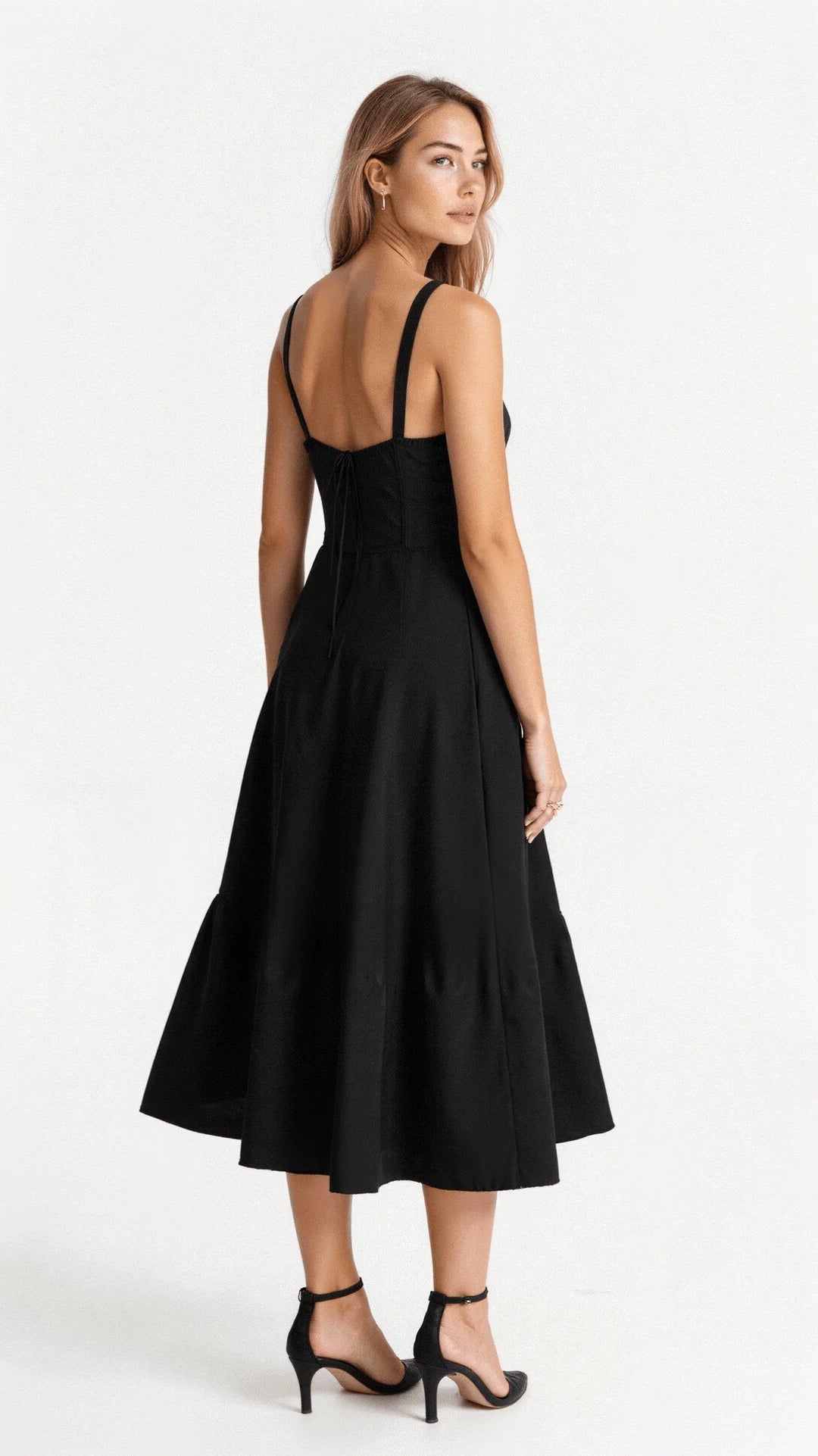Schwarzes Damen Midikleid aus leichtem Stoff mit zartem Blumenmuster und Schnürdetail am Rücken.