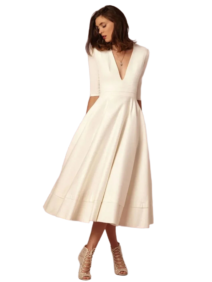 Weißes Damen Midi-Kleid mit V-Ausschnitt, ausgestelltem Rock, weichem Material und eleganter Passform.