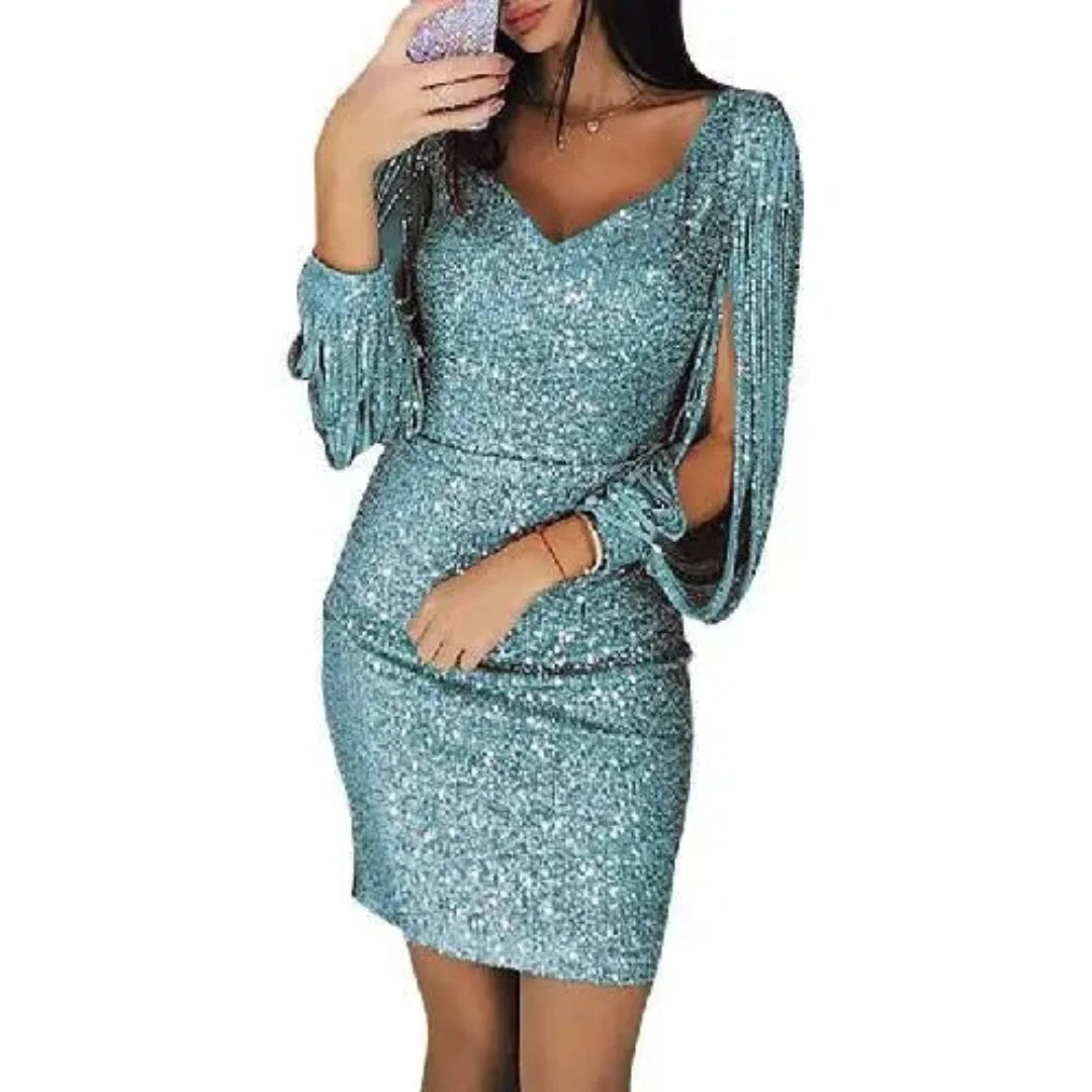 Hellgrünes Damen Mini-Abendkleid mit elegantem V-Ausschnitt und funkelndem Glitzerdetail, perfekt für besondere Anlässe.