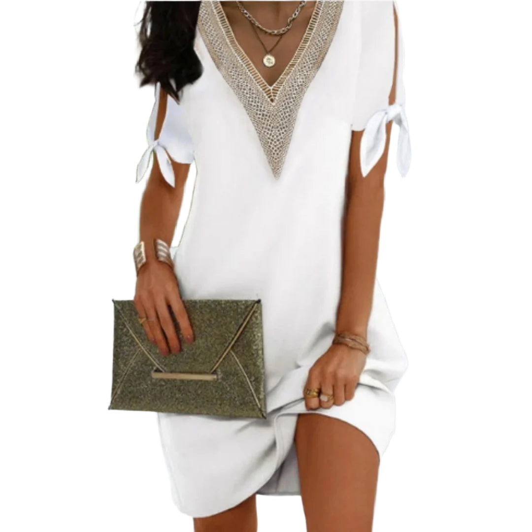 Damen Tunikakleid in Weiß mit V-Ausschnitt und Schnürdetails aus leichtem Stoff.