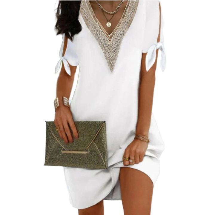 Damen Tunikakleid in Weiß mit V-Ausschnitt und Schnürdetails aus leichtem Stoff.