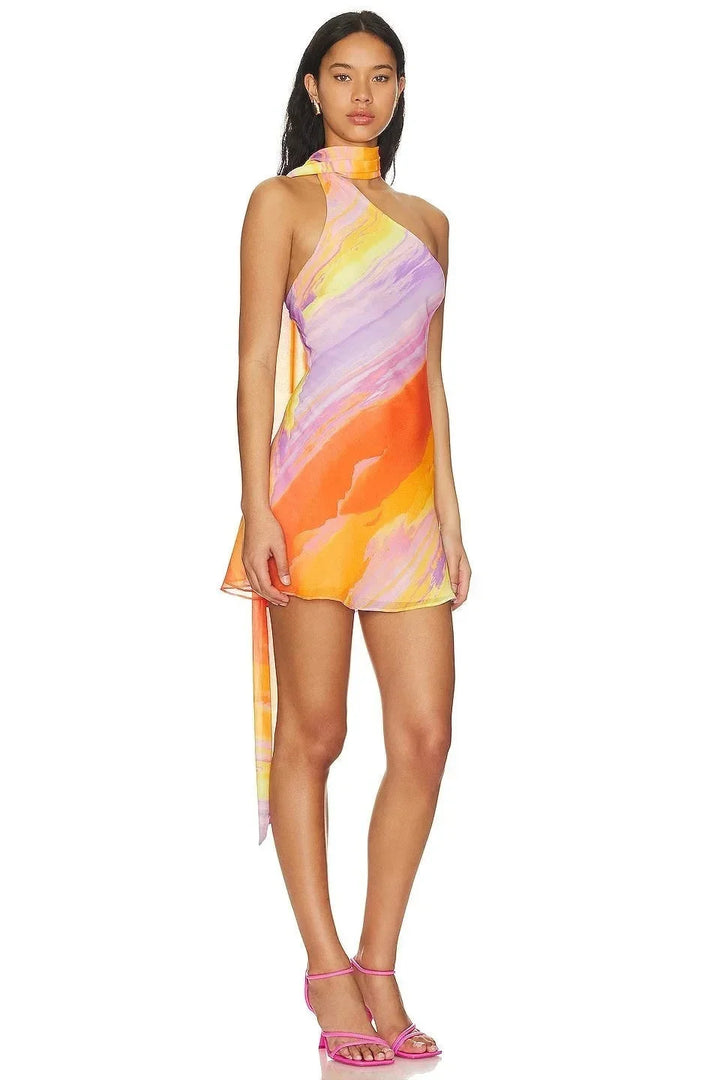 Damen Minikleid in Halfter-Form mit Sonnenuntergangsfarben – High-quality product image.