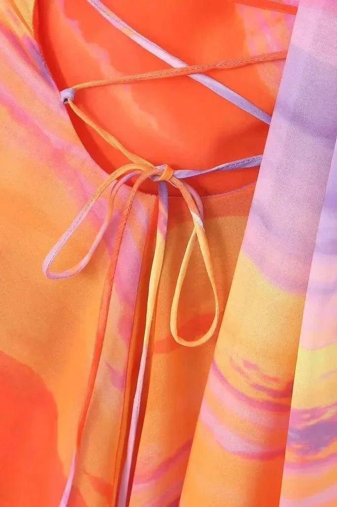 Damen Minikleid in Halfter-Form mit Sonnenuntergangsfarben – High-quality product image.