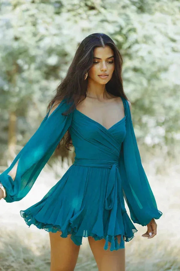 Damen Minikleid mit Rüschen und V-Ausschnitt – High-quality product image.