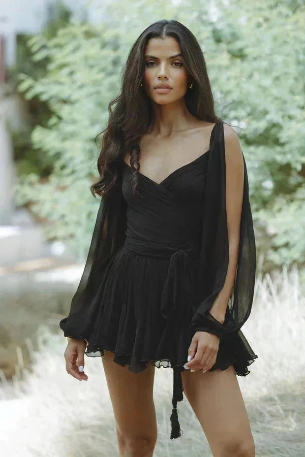 Damen Minikleid mit Rüschen und V-Ausschnitt – High-quality product image.