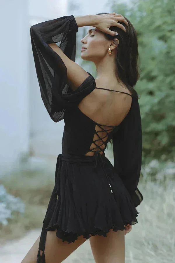 Damen Minikleid mit Rüschen und V-Ausschnitt – High-quality product image.