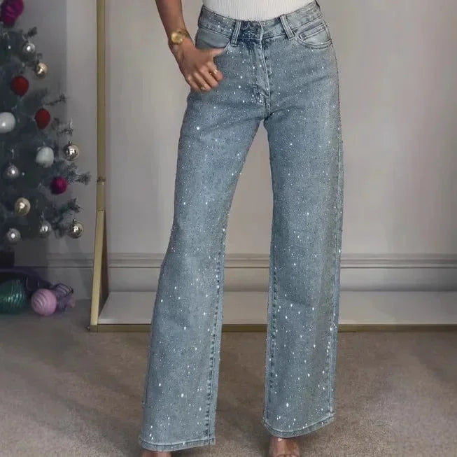 Hellblaue Damen Mom-Jeans aus Baumwolle mit funkelnden Details und geradem Schnitt, ideal für lässige Outfits.