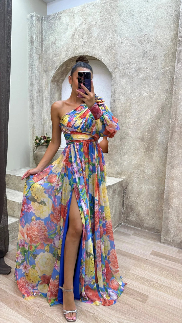 Damen One-Shoulder Maxikleid mit floralem Design – High-quality product image.