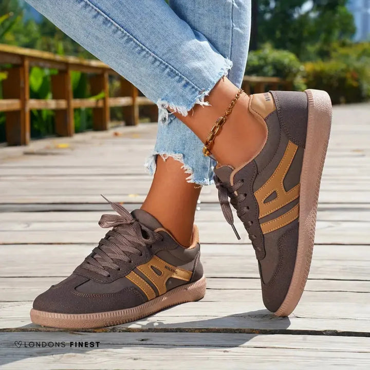 Braune Damen Sneakers aus atmungsaktivem Material mit orthopädischer Unterstützung für Komfort und Alltagstauglichkeit.