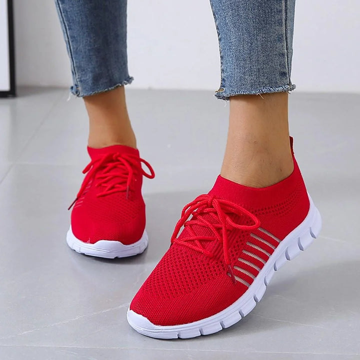 Orthopädische Damen-Sneakers mit atmungsaktivem Netz in Rot, mit robustem Material und modernem Design.