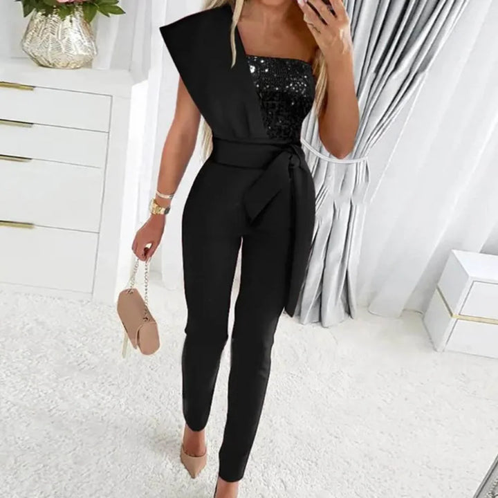 Schwarzer Damen Overall mit glänzendem Pailletten-Oberteil und Gürtel, perfekt für elegante Anlässe.