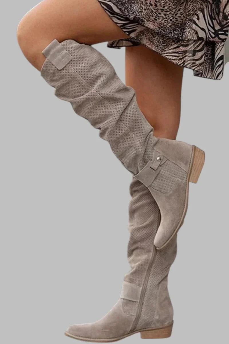 Beige Damen Overknee Stiefel aus weichem Kunstleder mit stabilen Blockabsatz für hohen Tragekomfort und eleganten Look.