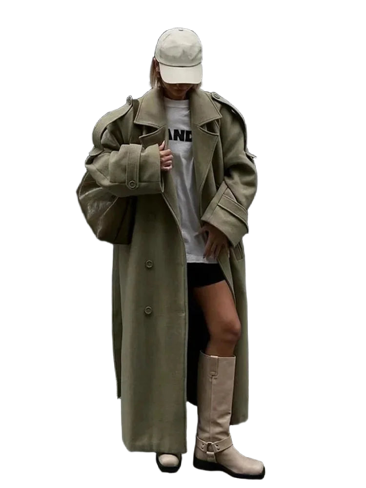 Olivgrüner Damen Oversize Trenchcoat mit breiten Revers, leichtes Material, taillierte Passform, perfekte Frühlingsjacke.