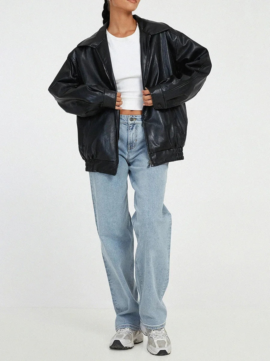 Damen Oversized Bomberjacke aus Kunstleder mit Reißverschluss, lässiges Design und praktische Taschen, ideal für den Alltag.