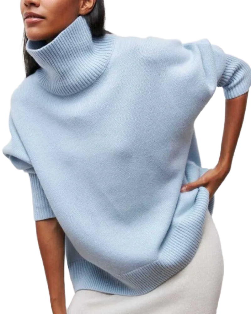 Hellblauer Damen Rollkragenpullover aus weichem Baumwollmix mit entspannter Passform und langen Ärmeln.