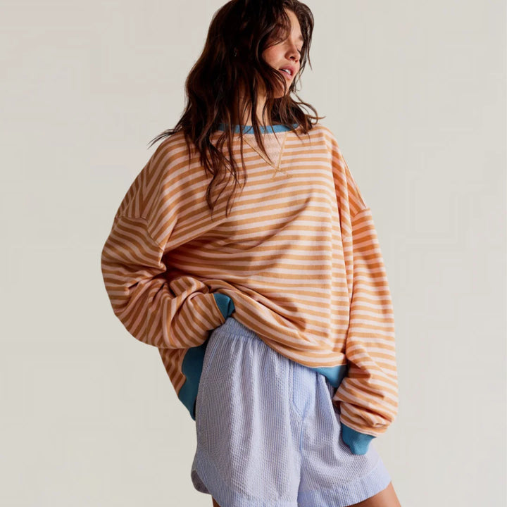 Damen Oversized Strickpullover in Orange mit Streifenmuster, aus weicher Wolle, lässigem Schnitt und langen Ärmeln.