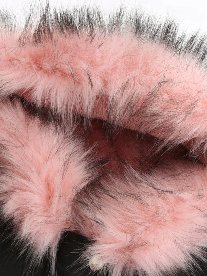 Alt-Text: "Damen Parka mit Kapuze, warmem Futter und praktischen Taschen für kalte Wintertage, aus robustem,…