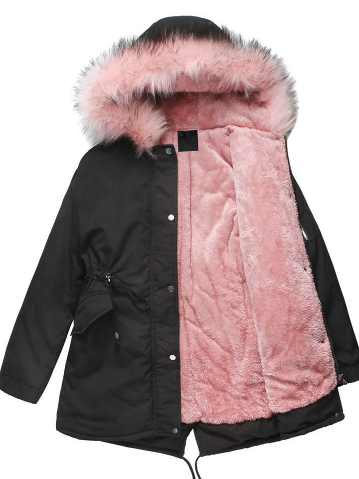 Damen Parka mit Kapuze aus strapazierfähigem Material und warmem Futter, ideal für kalte Wintertage und modische Akzente.
