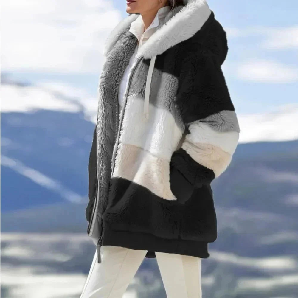 Schwarze Damen Plüschjacke mit Kapuze und Farbblock-Design, weiches Material, gemütlicher Schnitt für kalte Tage.