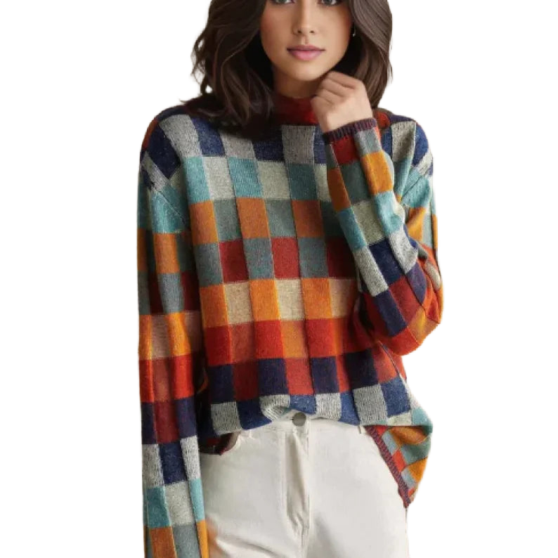 Damenpullover aus weichem Material mit buntem Karomuster und praktischem Rollkragen für gemütlichen Tragekomfort.