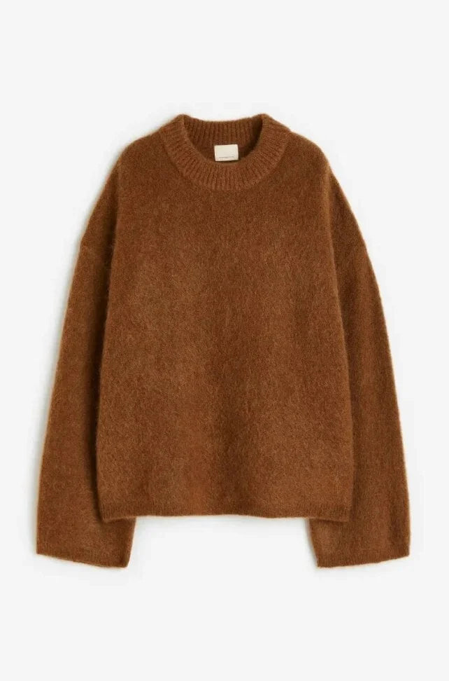 Brauner Damenpullover im Oversize-Design aus weicher Baumwolle für Komfort und lässigen Look.