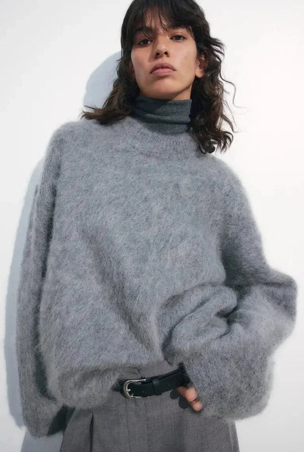 Damen Pullover in Grau, Oversize-Design aus weichem Material, mit weitem Schnitt und lässigem Stil für den Alltag.