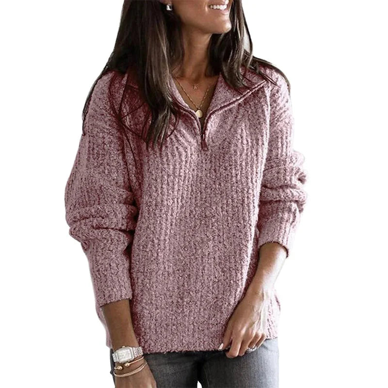 Rosa Damen Pullover mit Halbreißverschluss, strukturiertem Kragen und weichem Material für angenehmen Tragekomfort.