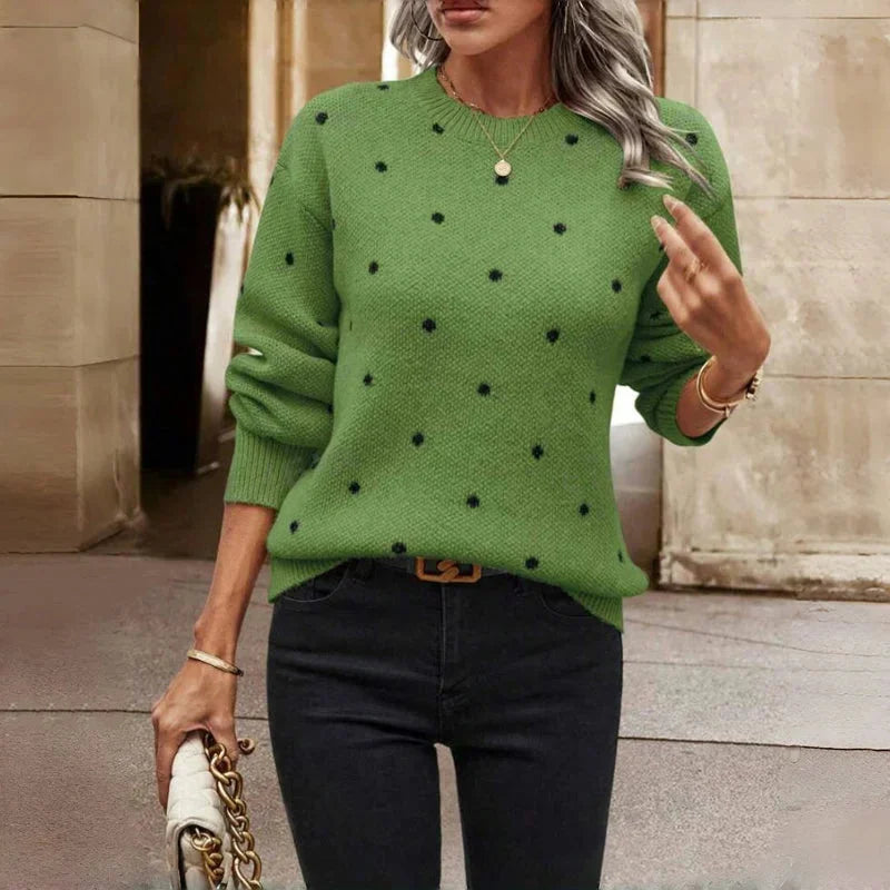 Grüner Damenpullover aus weichem Material, mit Punktemuster und Rundhalsausschnitt, ideal für legere Anlässe.