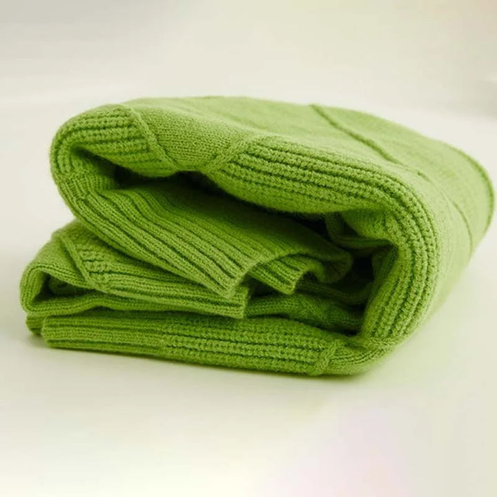 Damen Pullover mit Rollkragen, aus weichem Strick, mit feinem Muster in sanften Farben – ideal für kalte Tage.