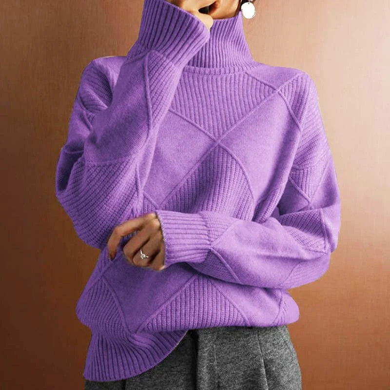 Helllila Damen Pullover mit Rollkragen, feine Strickmuster, aus weicher Baumwolle für gemütlichen Tragekomfort.