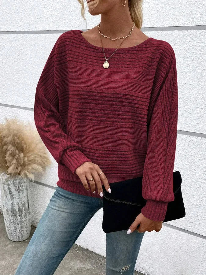 Damen Pullover in gestreiftem Design mit weitem Rundhalsausschnitt, aus weichem Baumwollmix für hohen Tragekomfort.