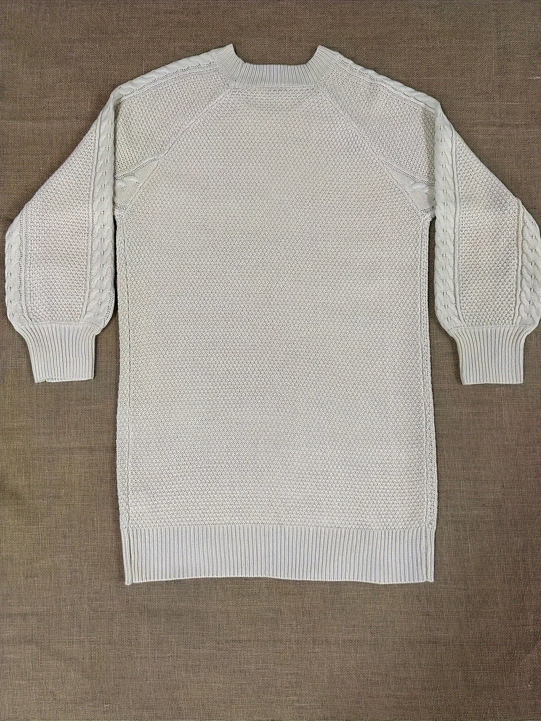 Damen Pullover aus weichem Material mit Zopfmuster und lockerer Passform, ideal für lässige Anlässe und den Alltag.