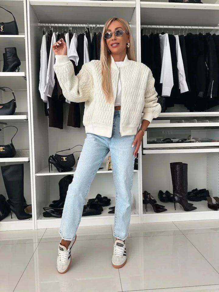 Damen Quilted Bomberjacke aus strapazierfähigem Material mit Reißverschluss und klassischen Rippbündchen in sportlichem…