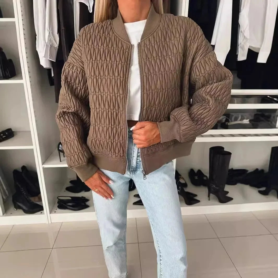 Damen Quilted Bomberjacke in Dunkelbraun, aus strapazierfähigem Material, mit Reißverschluss und Rippbündchen für sicheren…