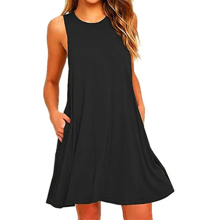 Schwarzes ärmelloses Swing-Kleid für Damen mit Rundhalsausschnitt. Elegantes Design, perfekt für den Alltag.