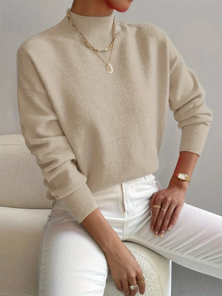 Beiger Damen Rollkragenpullover aus weichem Baumwollmix mit entspanntem Schnitt für angenehmen Tragekomfort.