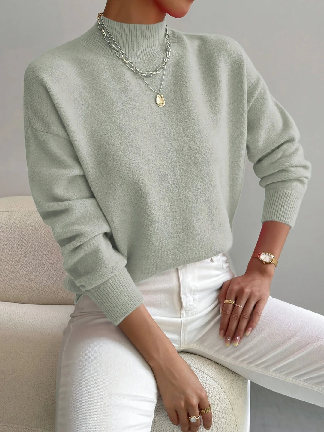 Hellgrüner Damen Rollkragenpullover, gemütlicher Schnitt aus weich, warmer Baumwolle, ideal für kühle Tage.