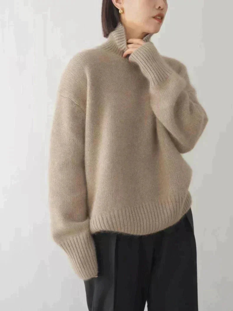 Damen Rollkragenpullover aus weicher Baumwolle mit klassischem Schnitt und bequemer Passform, ideal für den Alltag.