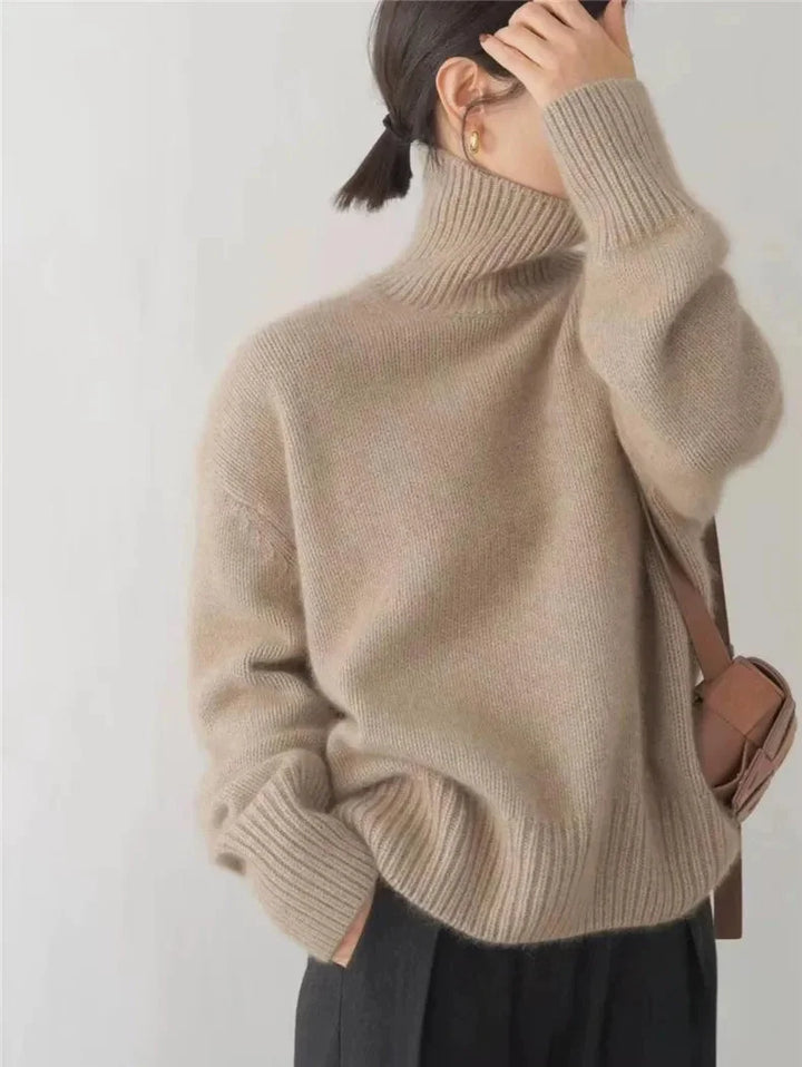Damen Rollkragenpullover in Khaki, weicher Strickstoff, klassisches Design, ideal für den Alltag und vielseitig kombinierbar.