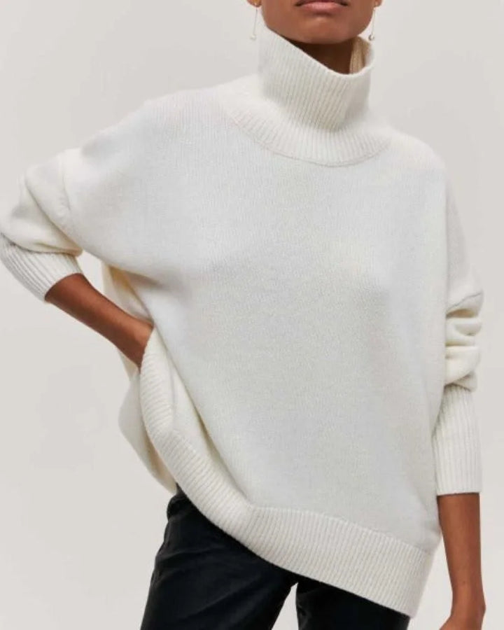 Weißer Damen Rollkragenpullover mit relaxed Fit aus weichem Material und angenehmem Tragegefühl, ideal für lässige Outfits.