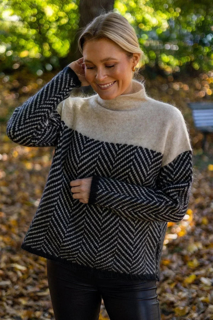 Damen Rollkragenpullover mit Strickmuster, aus weicher Baumwolle, langen Ärmeln, ideal für kalte Tage und stylische Outfits.