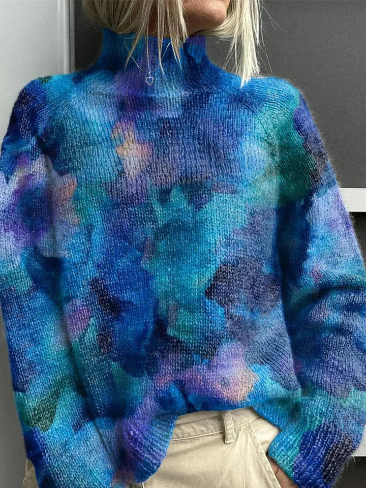 Damen Rollkragenpullover in Blau mit Waldmotiv, gefertigt aus weichem Material, bequeme Passform für täglichen Komfort.