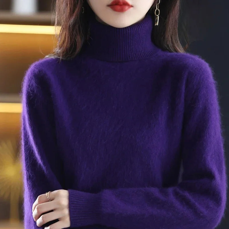 Damen Rollkragenpullover in Violett, aus weichem, kuscheligem Stoff mit klassischem Schnitt und langem Arm.