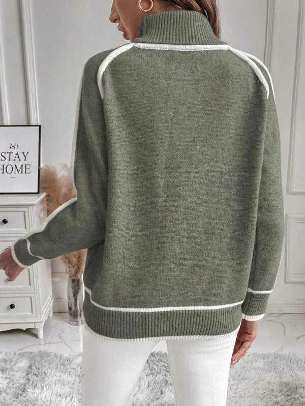 Damen Rollkragenpullover in Grün mit weißen Streifen, aus weichem Baumwollmix, ideal für lässige Herbstlooks.