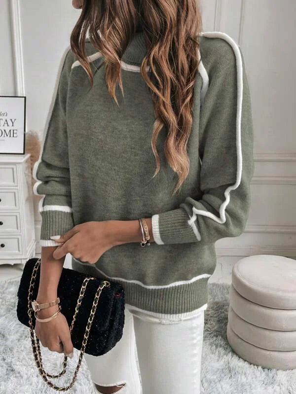 Grüner Damen Rollkragenpullover mit weißen Streifen, aus weichem Baumwollmix, ideal für kühlere Tage und lässige Looks.